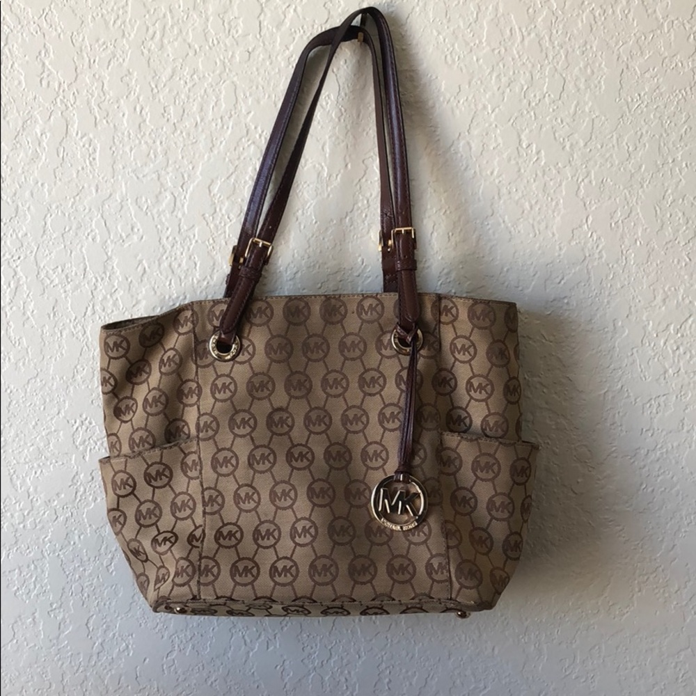 Authentic Michael kors bag.